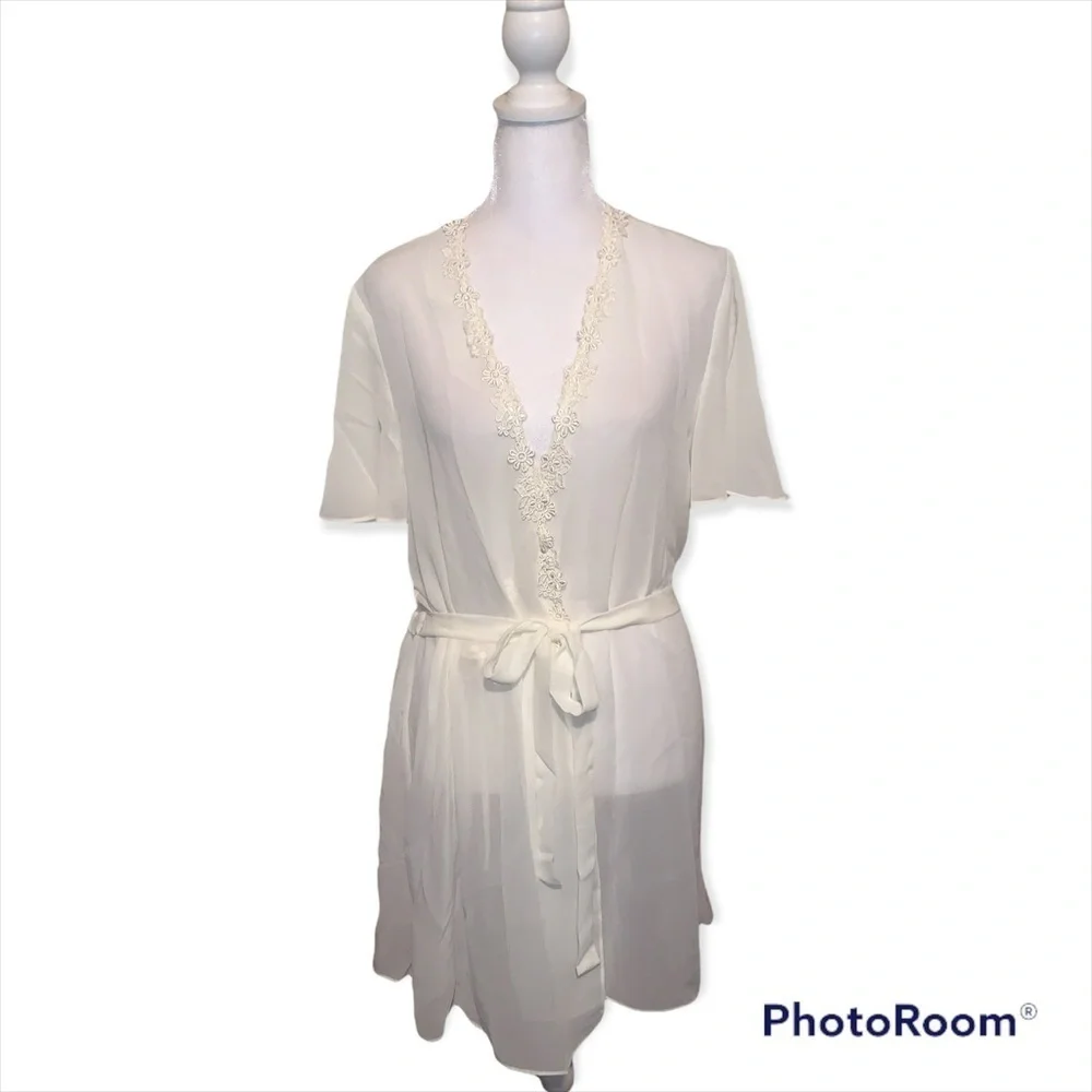 Flora Nikrooz Vanilla Sheer Tie‎ Robe With Macrame Lace Trim Size S/M